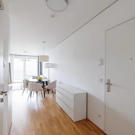 Lovely Apartment In Marina Tower - 10Min To City Center Viena Exterior foto