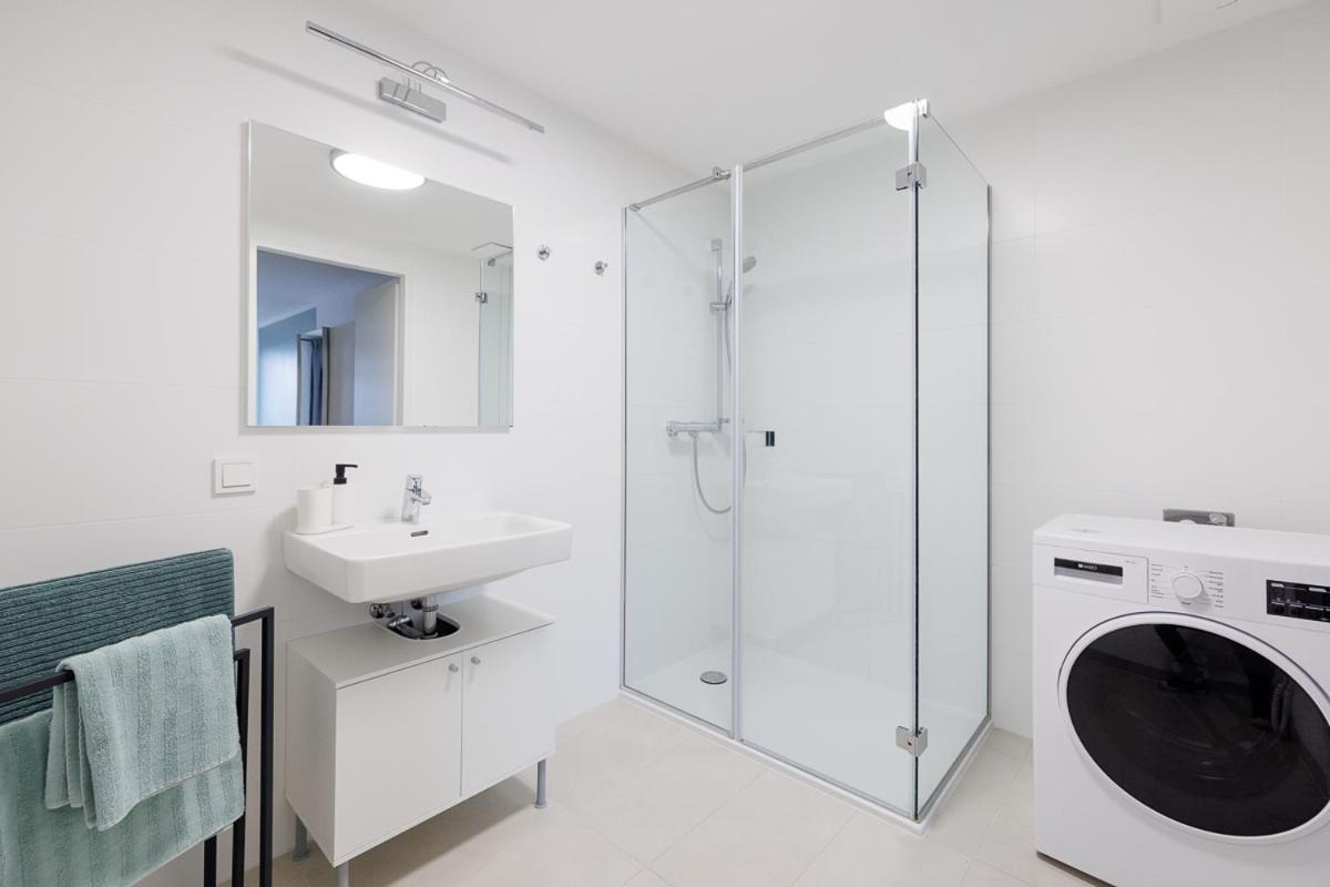 Lovely In Marina Tower - 10min To Center Apartment *