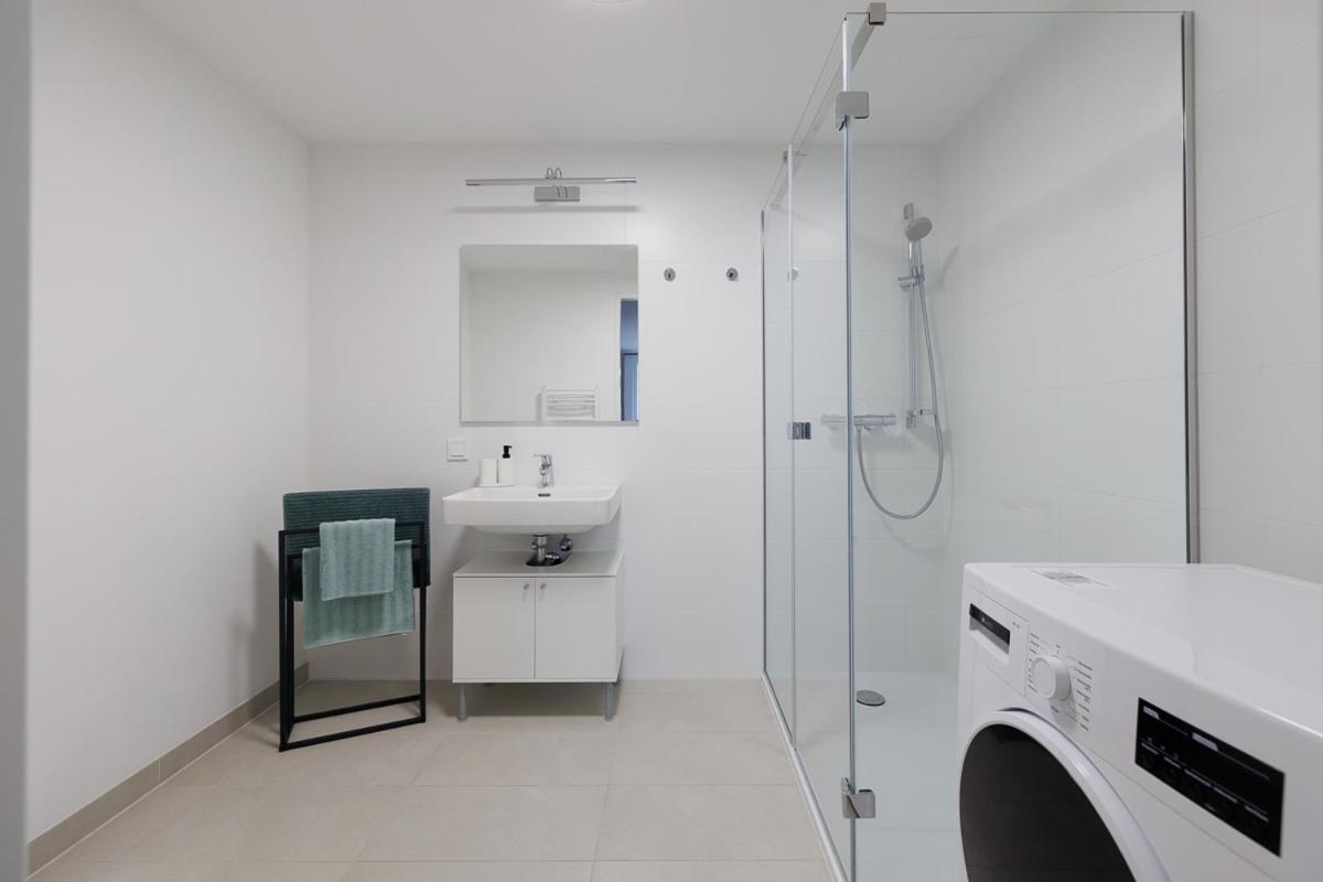 Lovely In Marina Tower - 10min To Center Apartment Vienna